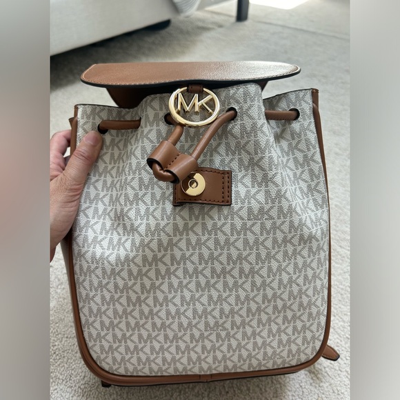 Micheal Kors backpack - Picture 2 of 8